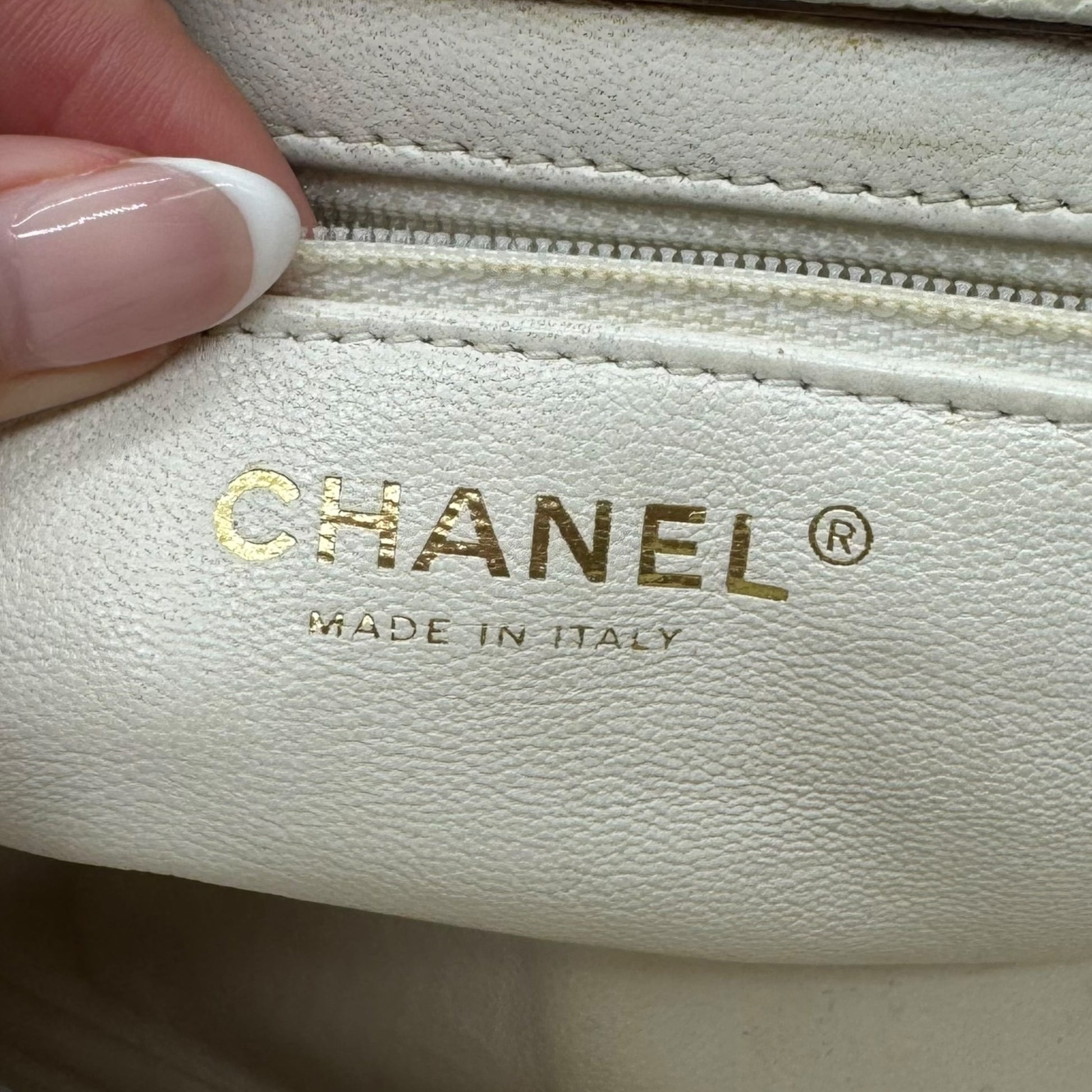 Chanel White Caviar Matelasse Wood Bar Shoulder Bag 2003-04 - Outfit Repeater