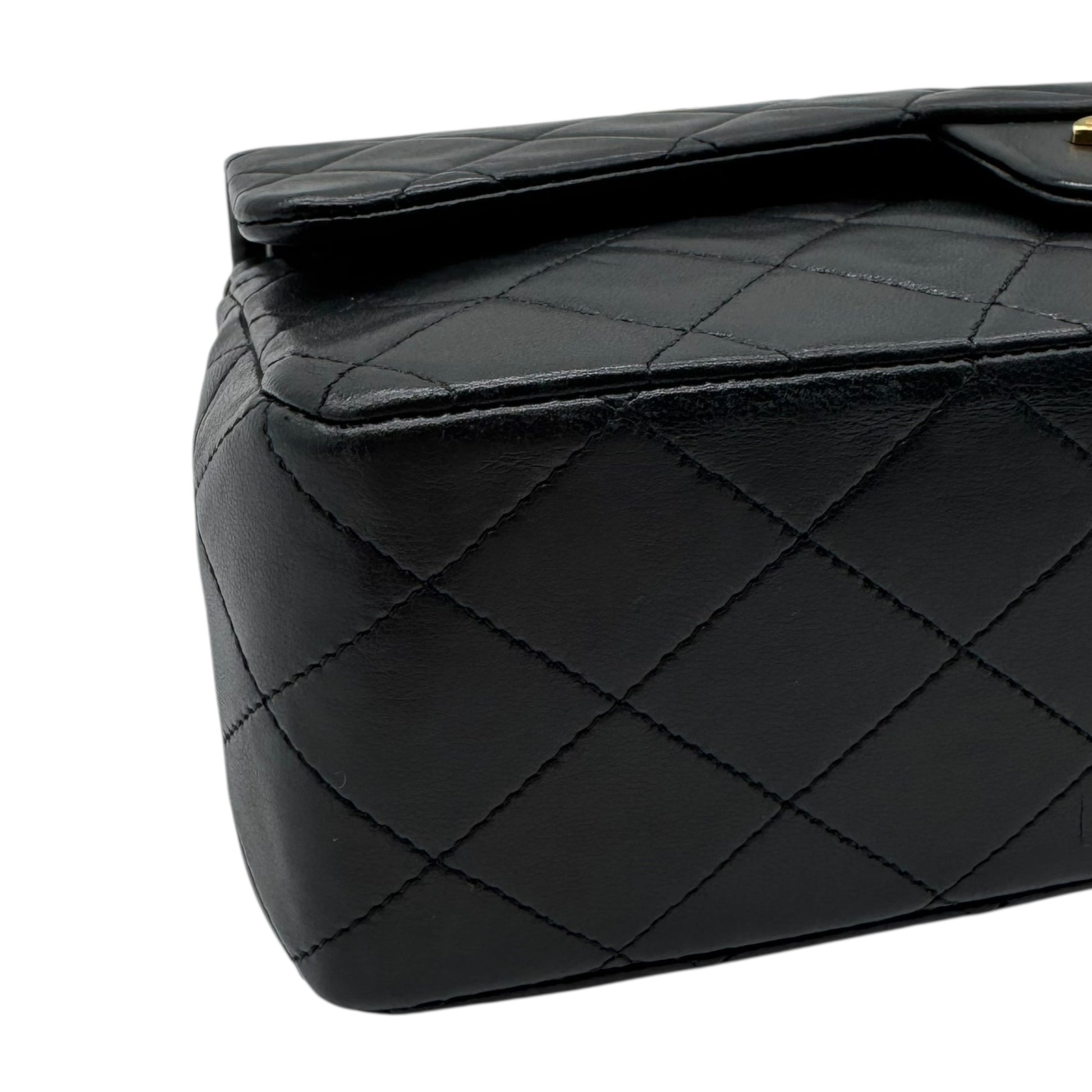 Chanel Black Matelasse Lambskin Medium Classic Flap Bag 1989-91 - Outfit Repeater