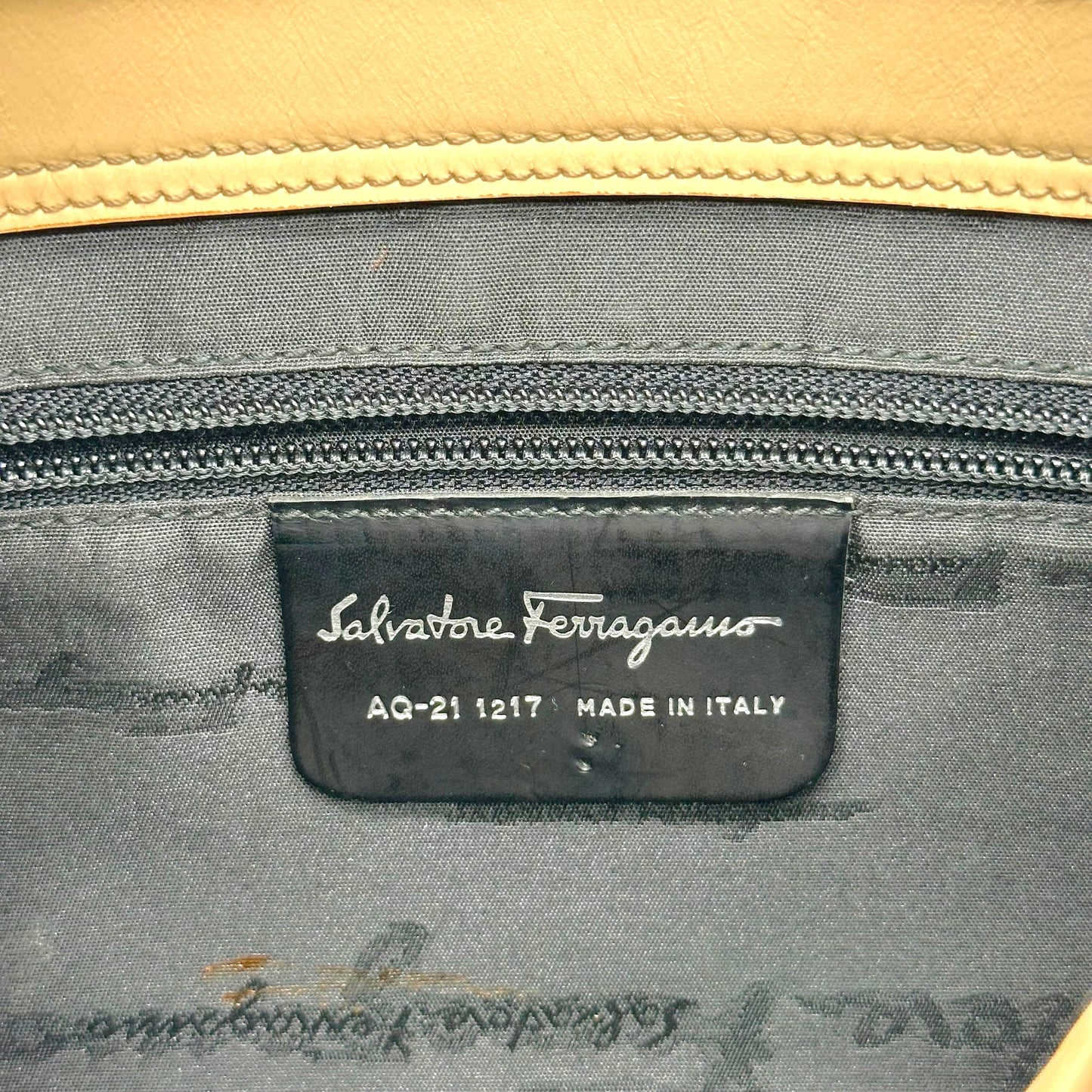 Salvatore Ferragamo Ivory Leather Gancini Shoulder Bag