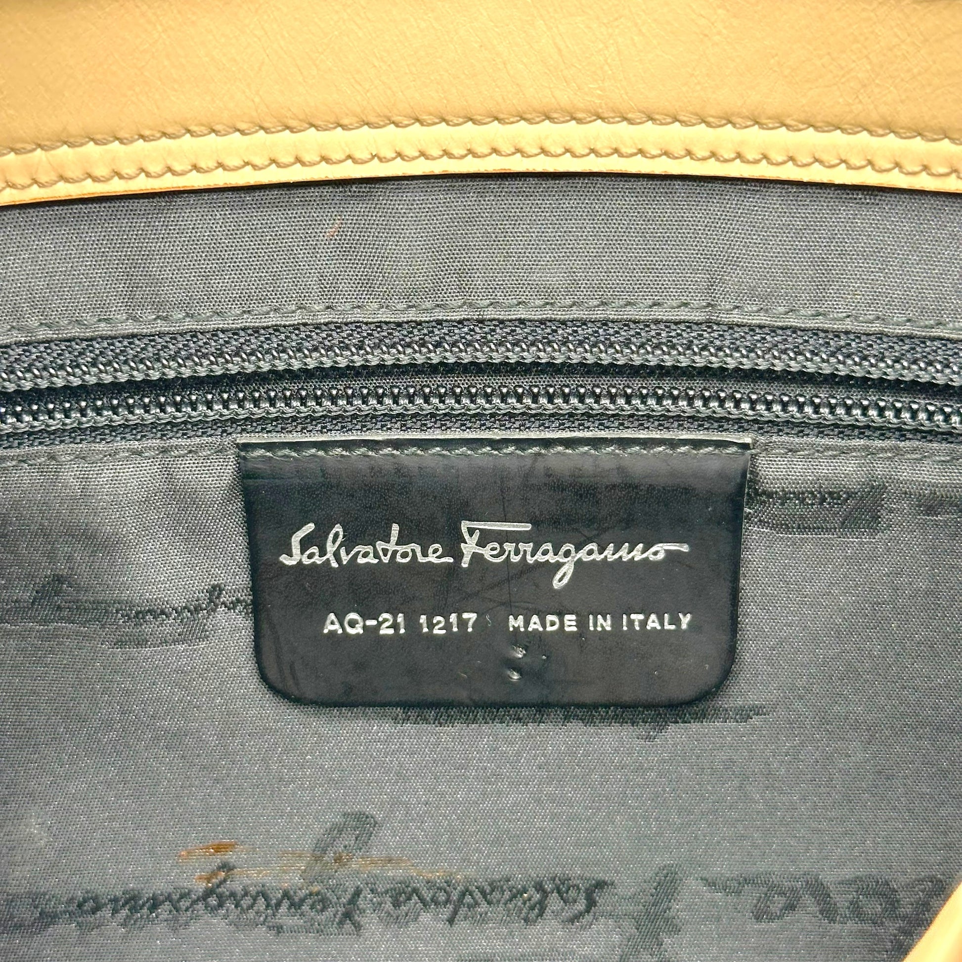 Salvatore Ferragamo Ivory Leather Gancini Shoulder Bag