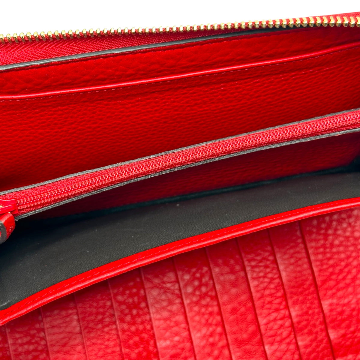 Gucci Red Leather Wallet with Zip Closure