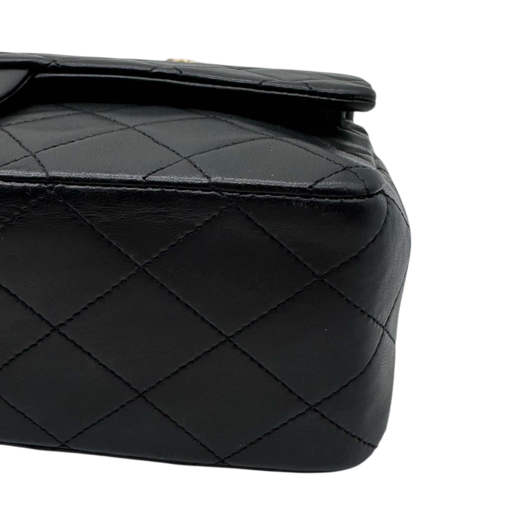 Chanel Black Matelasse Lambskin Medium Classic Flap Bag 1989-91 - Outfit Repeater