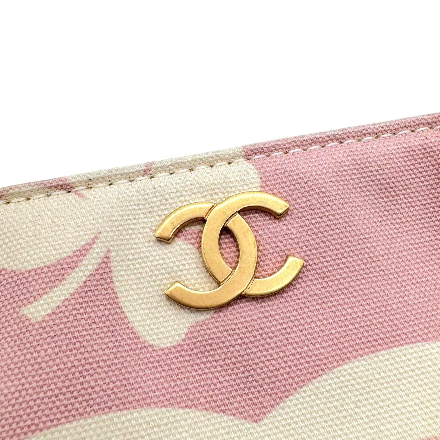 Chanel Pink & White Clover Canvas Printed Shoulder Bag 2004-2005 - Outfit Repeater