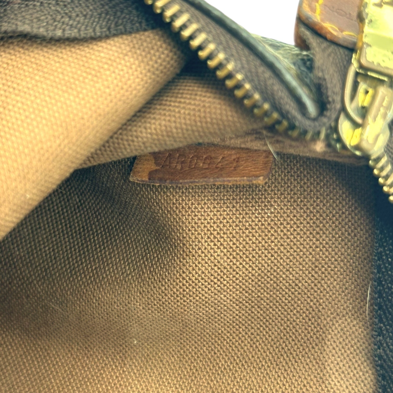 Louis Vuitton x Stephen Sprouse White Grafitti Pochette Bag - Outfit Repeater