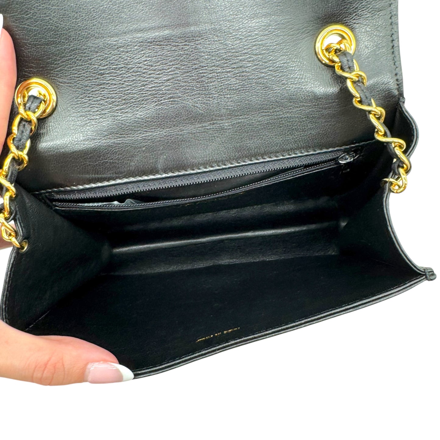 Chanel Black Lambskin Matelasse Quilted Crossbody Bag 1989-91 - Outfit Repeater