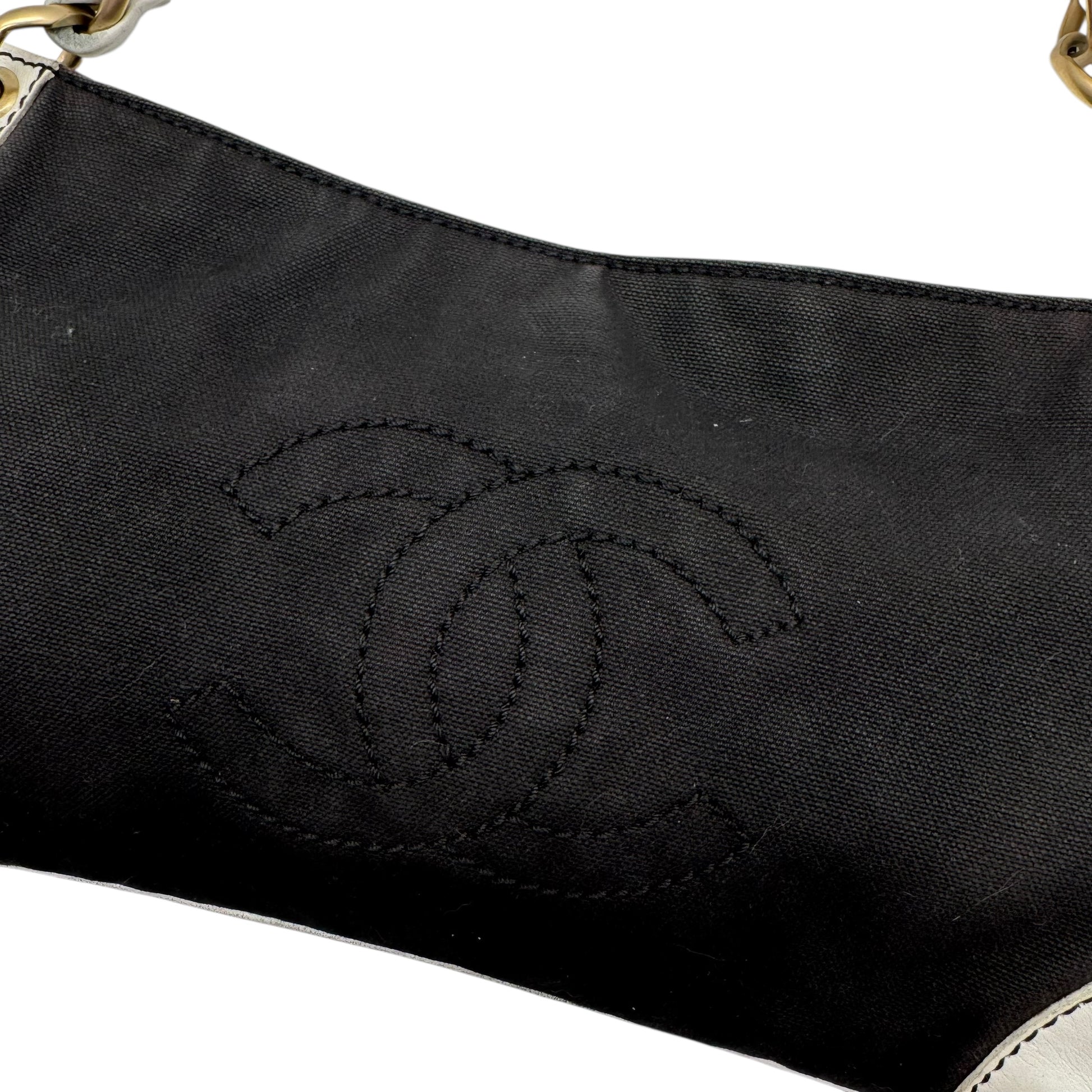 Chanel Black Canvas & White Leather CC Logo Shoulder Bag 2003-04 - Outfit Repeater