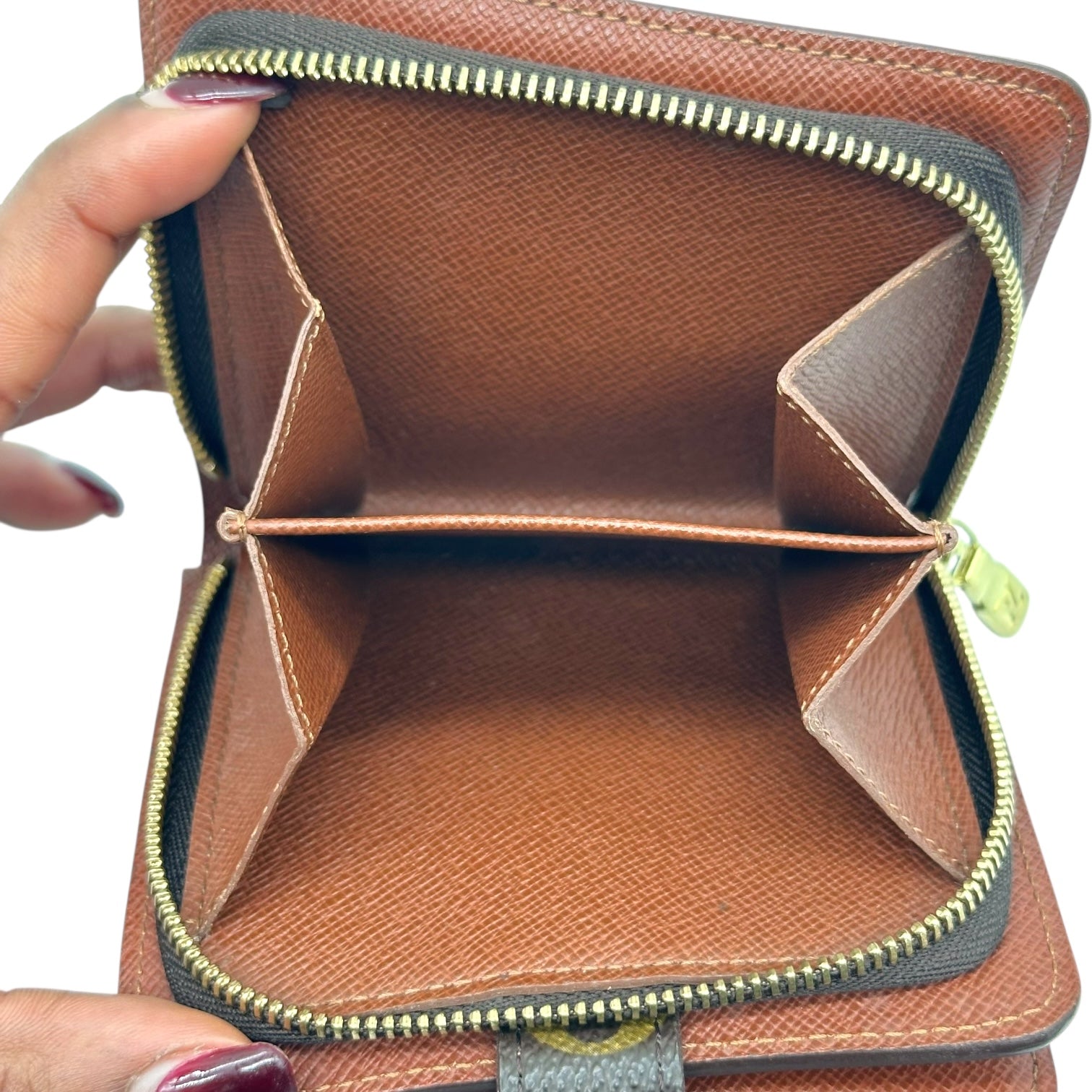 Louis Vuitton Classic Monogram Zippered Snap Bi-Fold Wallet - Outfit Repeater