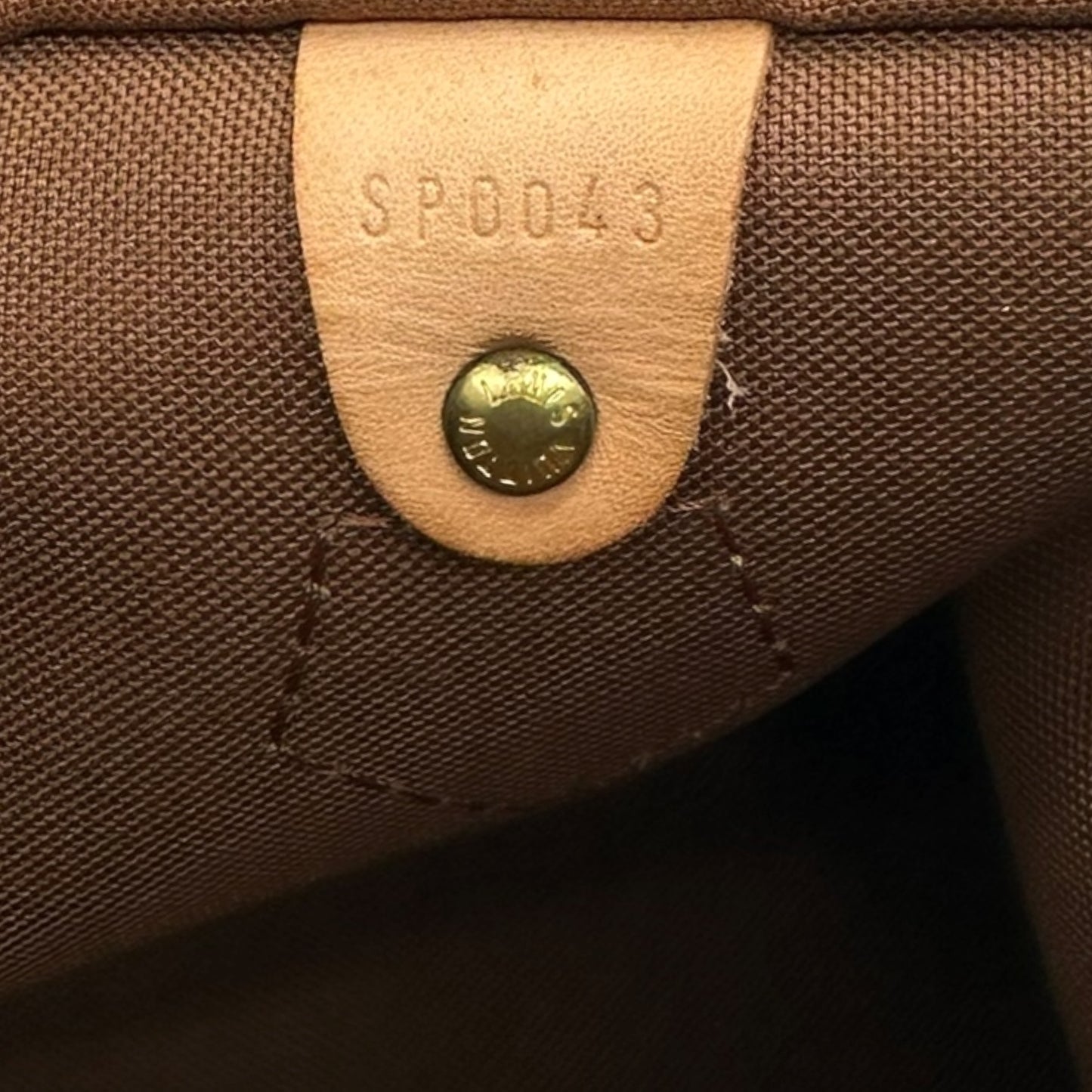 Louis Vuitton Monogram Canvas Speedy 25 - zip pull missing - Outfit Repeater