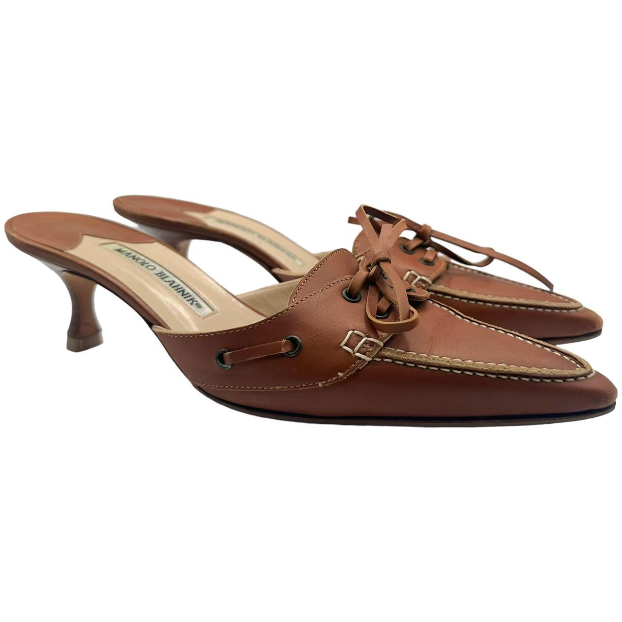 Manolo Blahnik Brown Leather Pointed Toe Kitten Heels