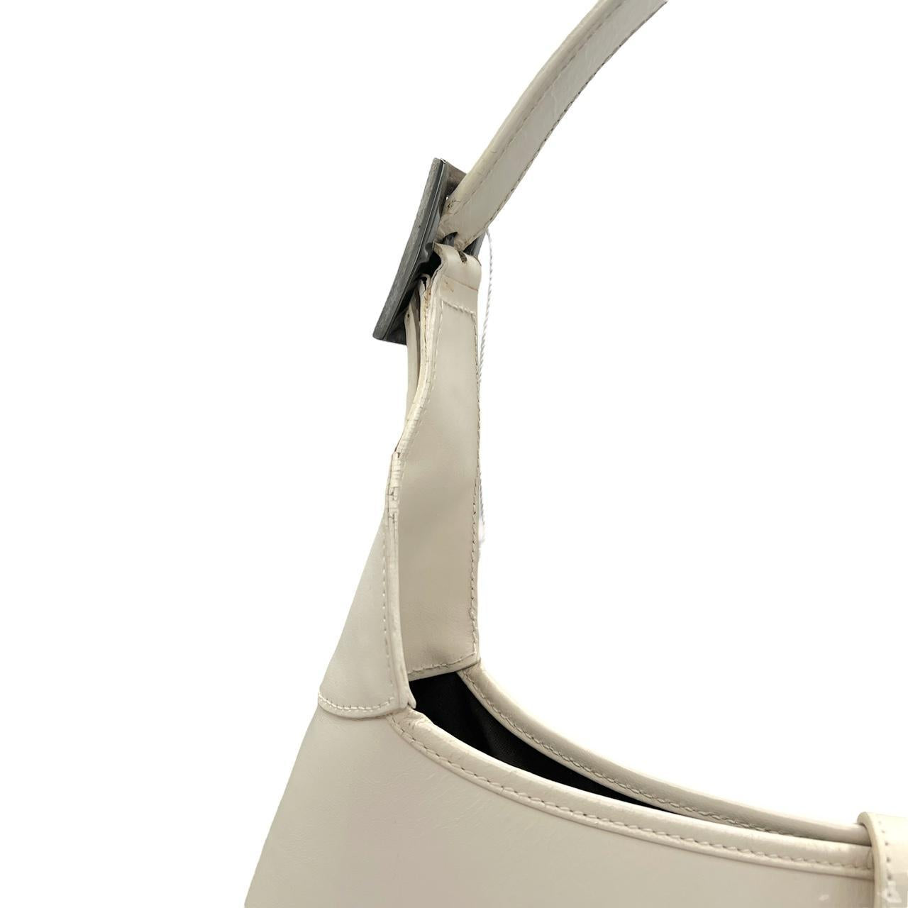 Gucci White Leather Shoulder Bag with Black Hardware