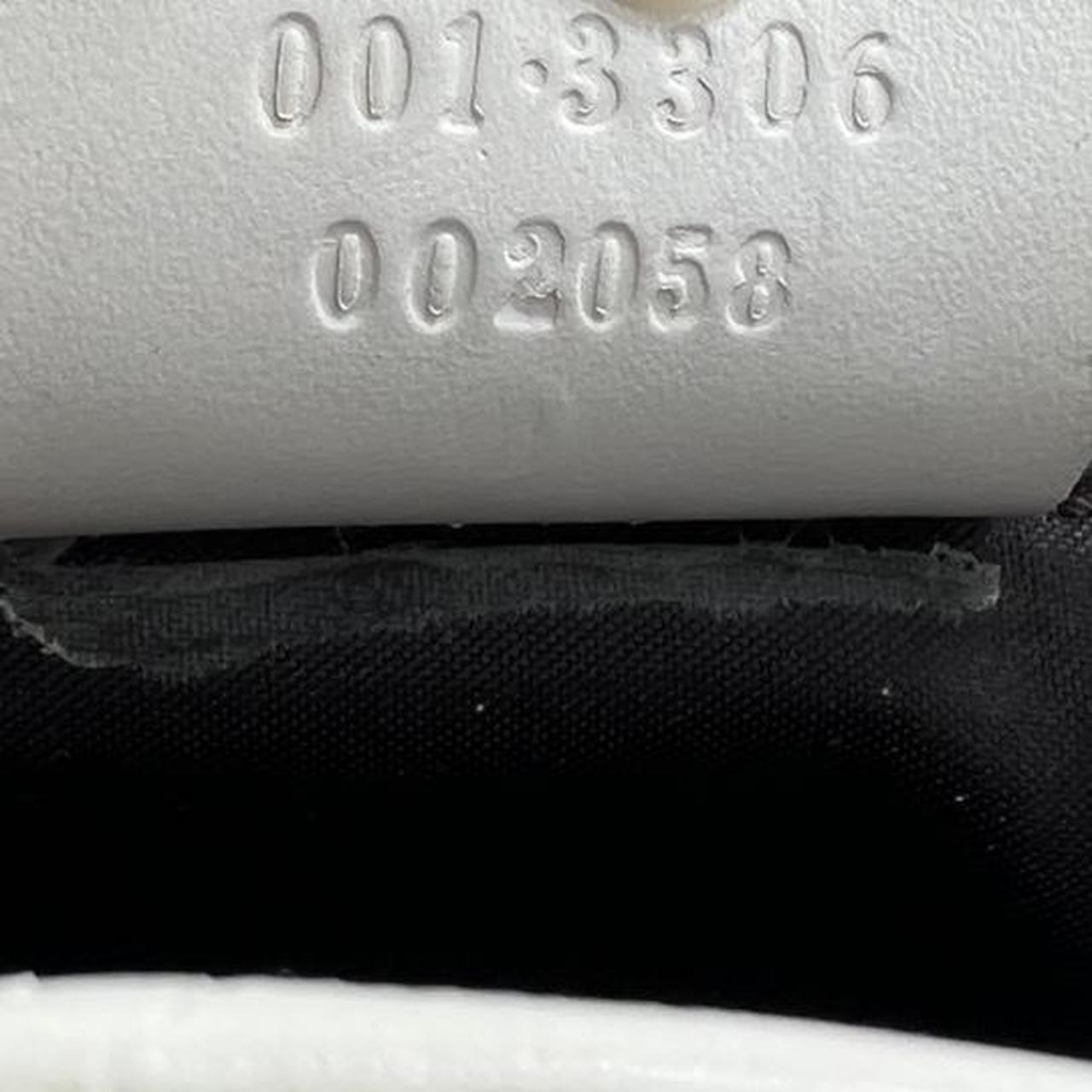 Gucci White Leather Shoulder Bag with Black Hardware